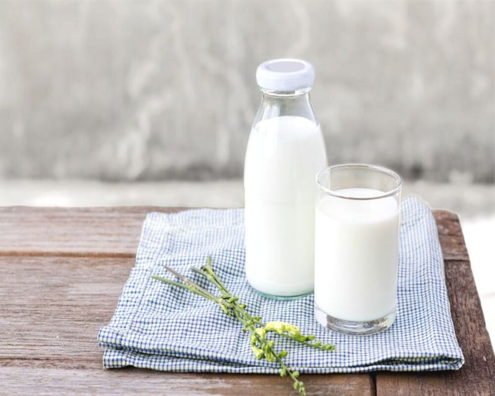 Uống sữa tươi không đường đúng cách cho người bệnh tiểu đường 