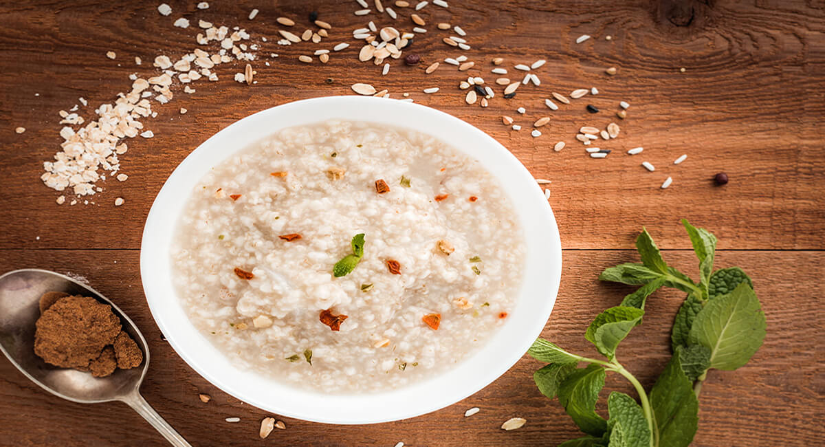 Canh, súp hoặc cháo nóng là nguồn thực phẩm rất dễ để người bệnh tiêu thụ