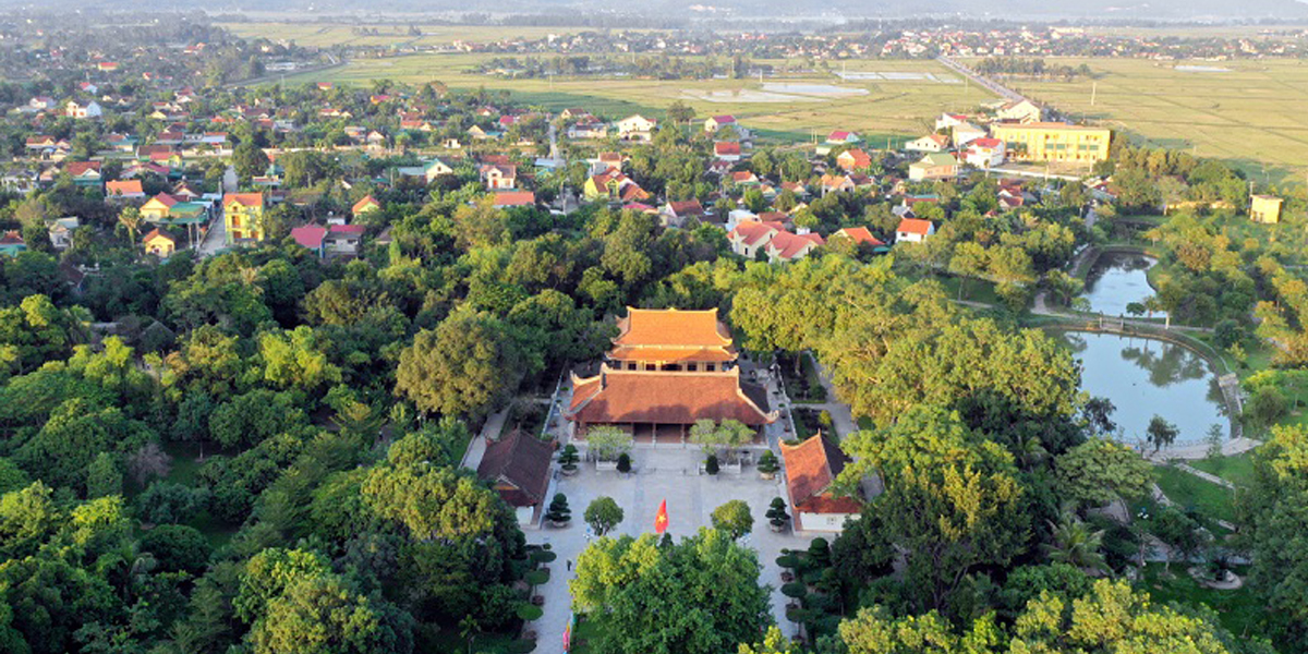 Khu du lịch nằm ở xã Kim Liên, huyện Nam Đàn, cách thành phố Vinh khoảng 15 km