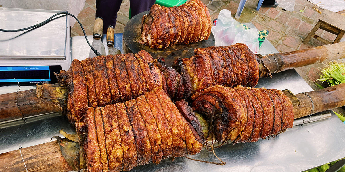Thịt lợn quay còn là món ăn biểu trưng cho sự sung túc và phúc lộc cho người ăn