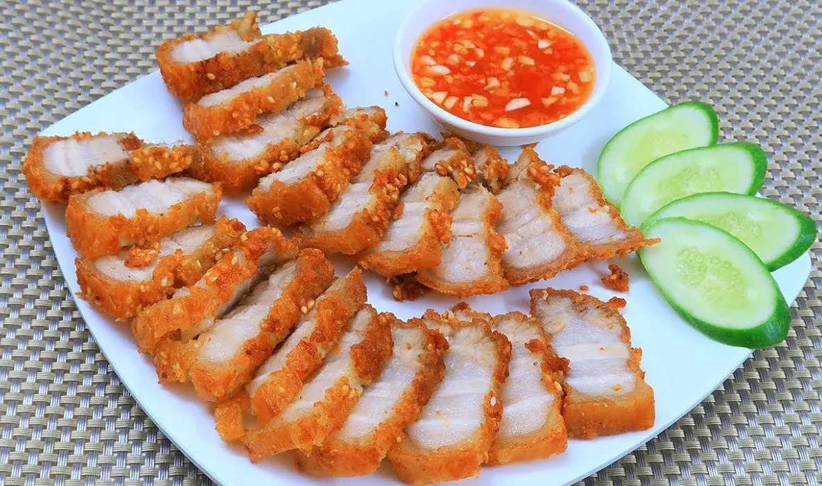 Thịt heo quay là món ăn đặc sản của nhiều vùng miền